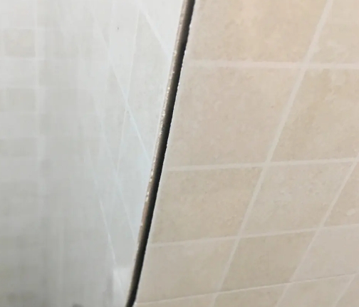 八步瓷砖空鼓维修公司分享阳台瓷砖脱落的修复过程可以分为以下几个步骤